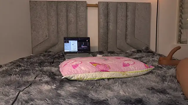 womantall99 online show from March 2025 12:36:02 PM