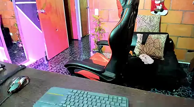 Adam Valenciia online show from February 2025 11:54:02 PM