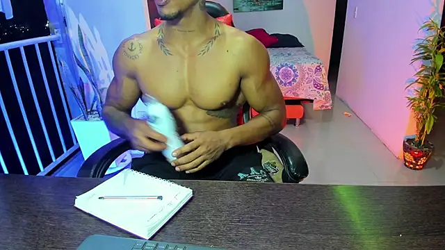 Adam Valenciia online show from October 2025 02:01:02 AM