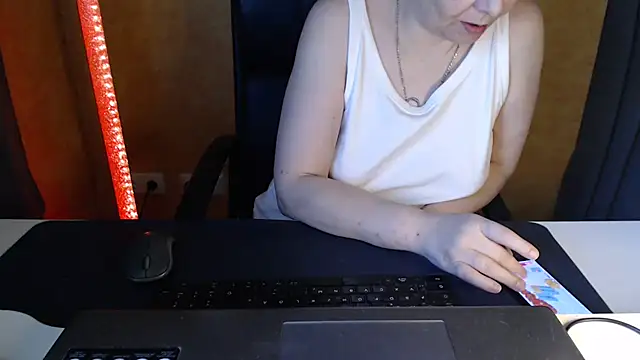 Snapshot of Sweet_Phoenix chatting on May 2026 07:47:02 AM Sweet Phoenix online show from May 2026 07:47:02 AM