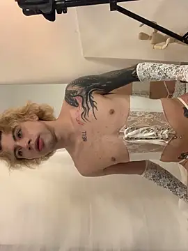 Snapshot of Henophiid chatting on March 2025 01:21:02 AM Henophiid online show from March 2025 01:21:02 AM