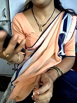 lovelygirl4567 online show from January 2026 05:33:02 AM