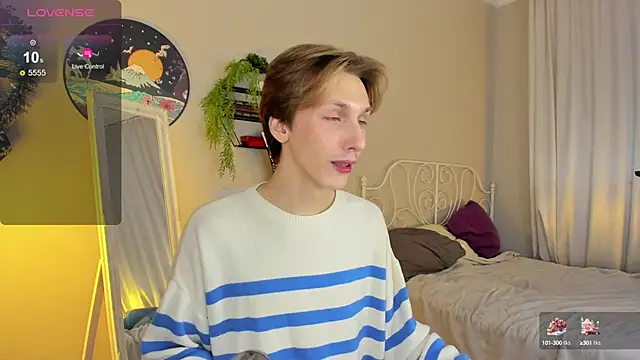 Snapshot of Adrian_Di chatting on January 2025 06:18:02 AM Adrian Di online show from January 2025 06:18:02 AM