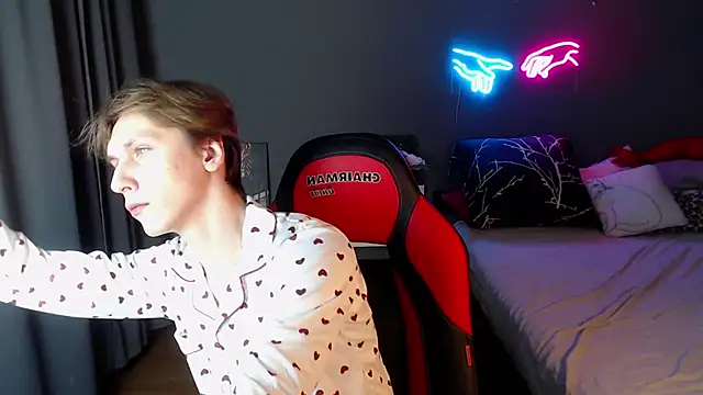 Snapshot of Adrian_Di chatting on January 2025 06:14:01 AM Adrian Di online show from January 2025 06:14:01 AM