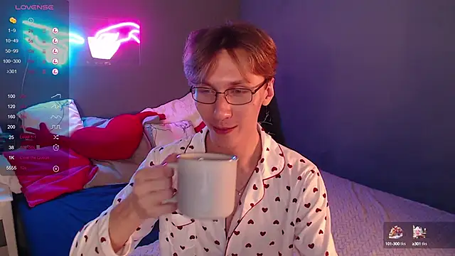 Snapshot of Adrian_Di chatting on January 2025 07:18:01 PM Adrian Di online show from January 2025 07:18:01 PM