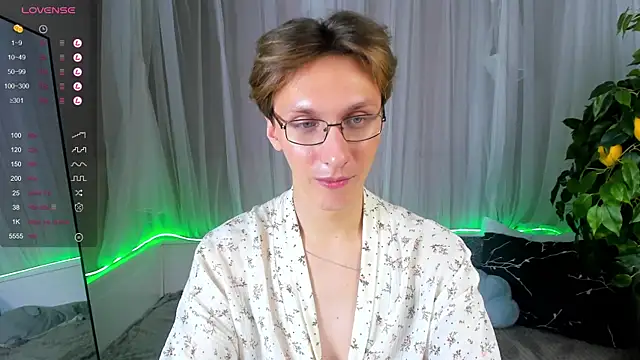 Snapshot of Adrian_Di chatting on January 2025 07:28:02 PM Adrian Di online show from January 2025 07:28:02 PM