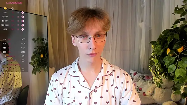 Snapshot of Adrian_Di chatting on January 2025 03:40:01 PM Adrian Di online show from January 2025 03:40:01 PM