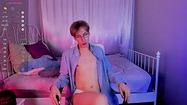 Snapshot of Adrian_Di chatting on February 2025 06:49:02 PM Adrian Di online show from February 2025 06:49:02 PM