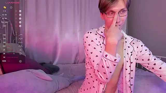 Snapshot of Adrian_Di chatting on February 2025 07:33:01 PM Adrian Di online show from February 2025 07:33:01 PM