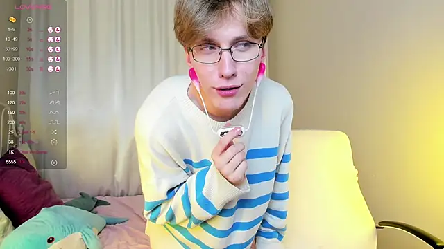 Snapshot of Adrian_Di chatting on February 2025 07:27:01 PM Adrian Di online show from February 2025 07:27:01 PM