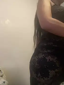 Snapshot of CurvyQueen19 chatting on February 2025 04:19:02 PM CurvyQueen19 online show from February 2025 04:19:02 PM