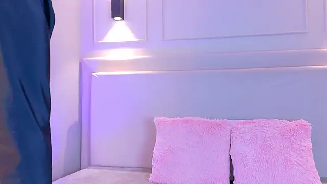 NickyBelmonth online show from November 2025 11:32:01 AM