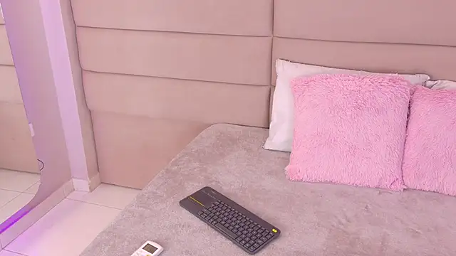 NickyBelmonth online show from November 2025 02:10:01 PM