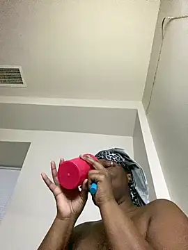 Snapshot of DamnBubbles chatting on January 2025 06:36:02 AM DamnBubbles online show from January 2025 06:36:02 AM