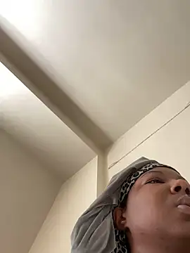 Snapshot of DamnBubbles chatting on January 2025 08:22:01 PM DamnBubbles online show from January 2025 08:22:01 PM