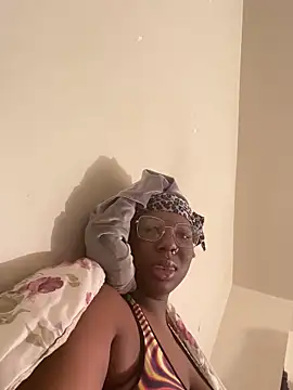 Snapshot of DamnBubbles chatting on February 2025 04:36:02 AM DamnBubbles online show from February 2025 04:36:02 AM