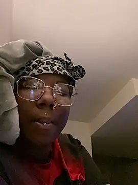 Snapshot of DamnBubbles chatting on February 2025 03:50:02 AM DamnBubbles online show from February 2025 03:50:02 AM