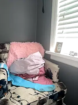 thigh hi online show from September 2025 04:01:01 PM