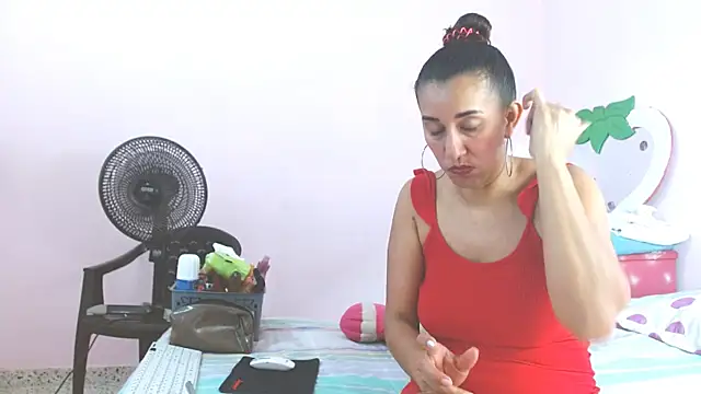 Snapshot of latinabueno41 chatting on January 2025 05:12:02 PM latinabueno41 online show from January 2025 05:12:02 PM