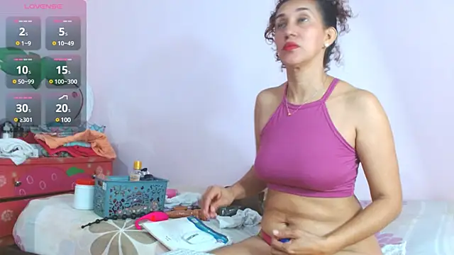 Snapshot of latinabueno41 chatting on March 2025 01:09:01 AM latinabueno41 online show from March 2025 01:09:01 AM