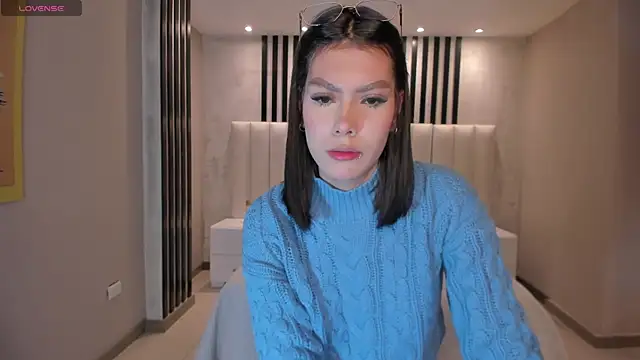 NiaSalvatore online show from October 2025 11:10:01 AM