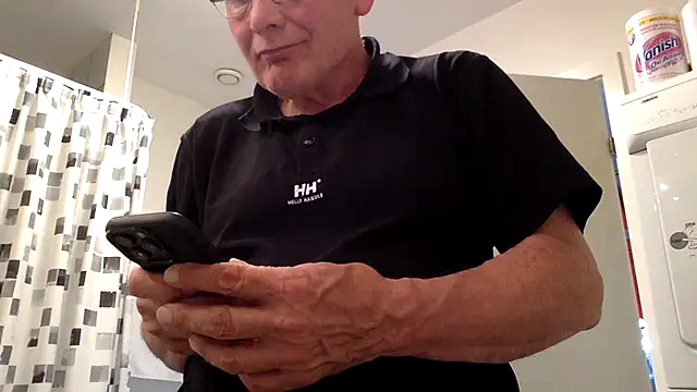 Snapshot of Parleg2 chatting on August 2026 01:03:01 PM Parleg2 online show from August 2026 01:03:01 PM
