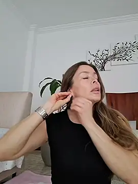 karina warthon online show from February 2026 05:31:01 PM