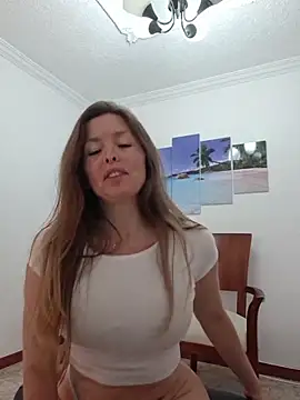 Snapshot of karina_warthon chatting on June 2026 05:33:02 PM karina warthon online show from June 2026 05:33:02 PM