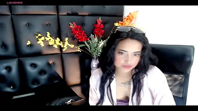 Snapshot of Carolaine01 chatting on February 2025 08:45:02 PM Carolaine01 online show from February 2025 08:45:02 PM