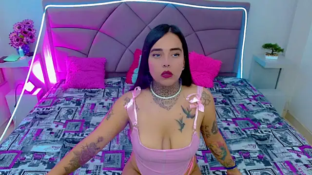 Snapshot of Carolaine01 chatting on September 2025 03:23:02 PM Carolaine01 online show from September 2025 03:23:02 PM