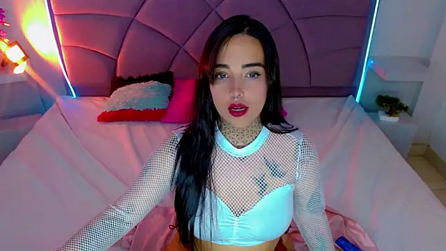 Snapshot of Carolaine01 chatting on October 2025 08:07:01 PM Carolaine01 online show from October 2025 08:07:01 PM