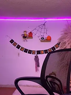 ariadna cooper online show from October 2025 04:11:01 AM