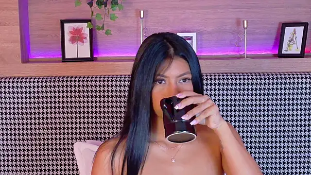 Snapshot of AbieHills chatting on February 2025 10:17:02 PM AbieHills online show from February 2025 10:17:02 PM