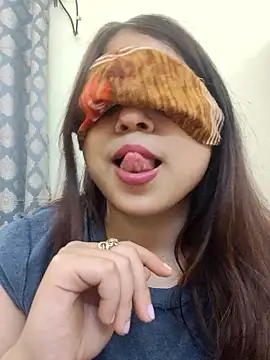 shreya1765 online show from January 2026 02:33:02 PM