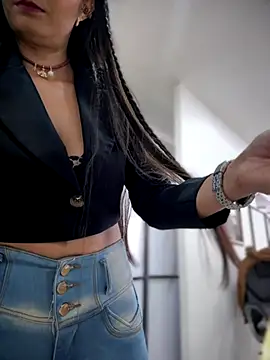 BELLA--26 online show from November 2025 12:34:01 PM