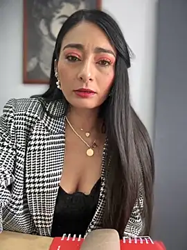 BELLA--26 online show from November 2025 02:32:01 PM