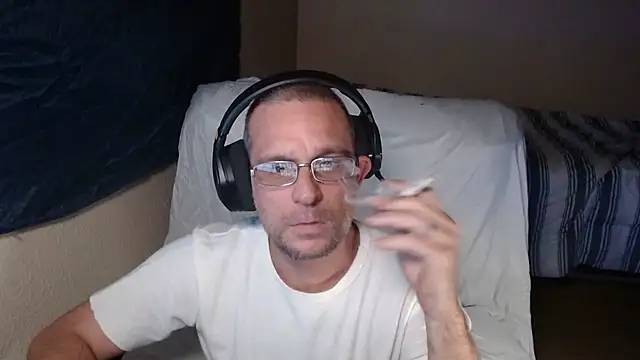 Snapshot of Dubesnackes chatting on November 2025 01:27:01 AM Dubesnackes online show from November 2025 01:27:01 AM