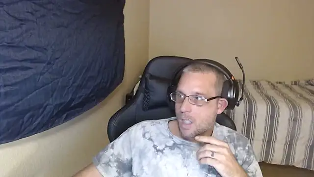 Snapshot of Dubesnackes chatting on November 2025 12:09:02 AM Dubesnackes online show from November 2025 12:09:02 AM