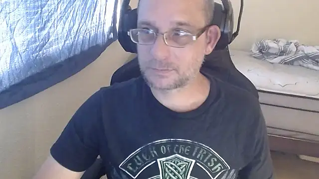 Snapshot of Dubesnackes chatting on November 2025 07:35:01 PM Dubesnackes online show from November 2025 07:35:01 PM