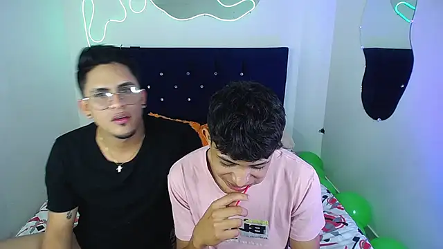 Snapshot of twinkmilk_ chatting on January 2025 01:58:02 AM twinkmilk online show from January 2025 01:58:02 AM