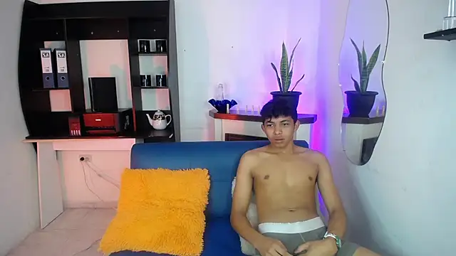 Snapshot of twinkmilk_ chatting on February 2025 11:36:02 AM twinkmilk online show from February 2025 11:36:02 AM