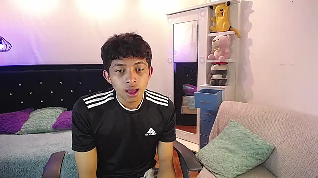 Snapshot of twinkmilk_ chatting on March 2025 12:37:02 AM twinkmilk online show from March 2025 12:37:02 AM