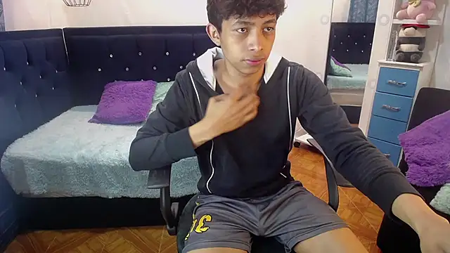 Snapshot of twinkmilk_ chatting on March 2025 01:39:01 AM twinkmilk online show from March 2025 01:39:01 AM