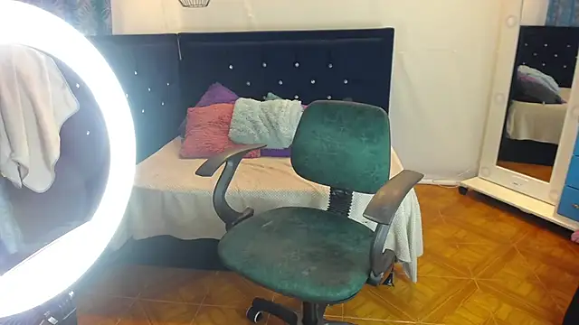 Snapshot of twinkmilk_ chatting on March 2025 03:30:02 PM twinkmilk online show from March 2025 03:30:02 PM