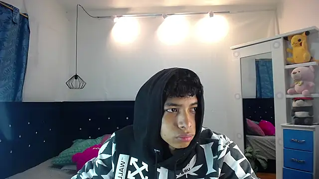 Snapshot of twinkmilk_ chatting on March 2025 12:46:02 PM twinkmilk online show from March 2025 12:46:02 PM