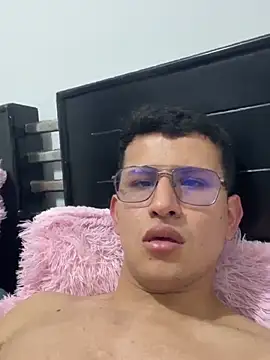 jonatanl31 online show from May 2026 09:41:01 PM
