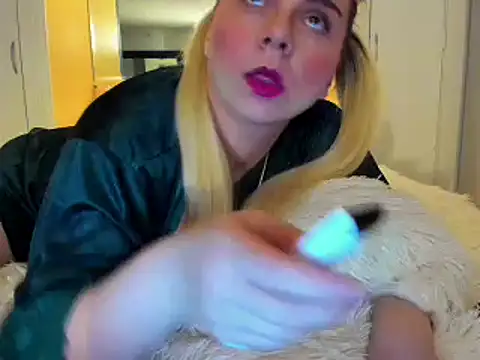 Snapshot of HappyIva chatting on January 2025 01:04:02 AM HappyIva online show from January 2025 01:04:02 AM