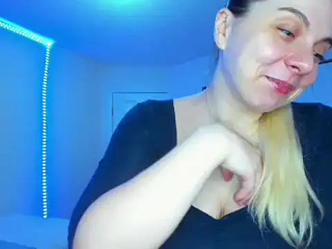 Snapshot of HappyIva chatting on March 2025 11:39:02 AM HappyIva online show from March 2025 11:39:02 AM