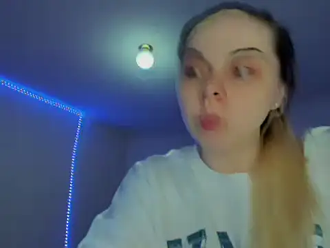 Snapshot of HappyIva chatting on March 2025 03:44:01 AM HappyIva online show from March 2025 03:44:01 AM