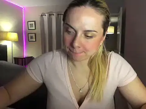 Snapshot of HappyIva chatting on September 2025 06:47:02 AM HappyIva online show from September 2025 06:47:02 AM